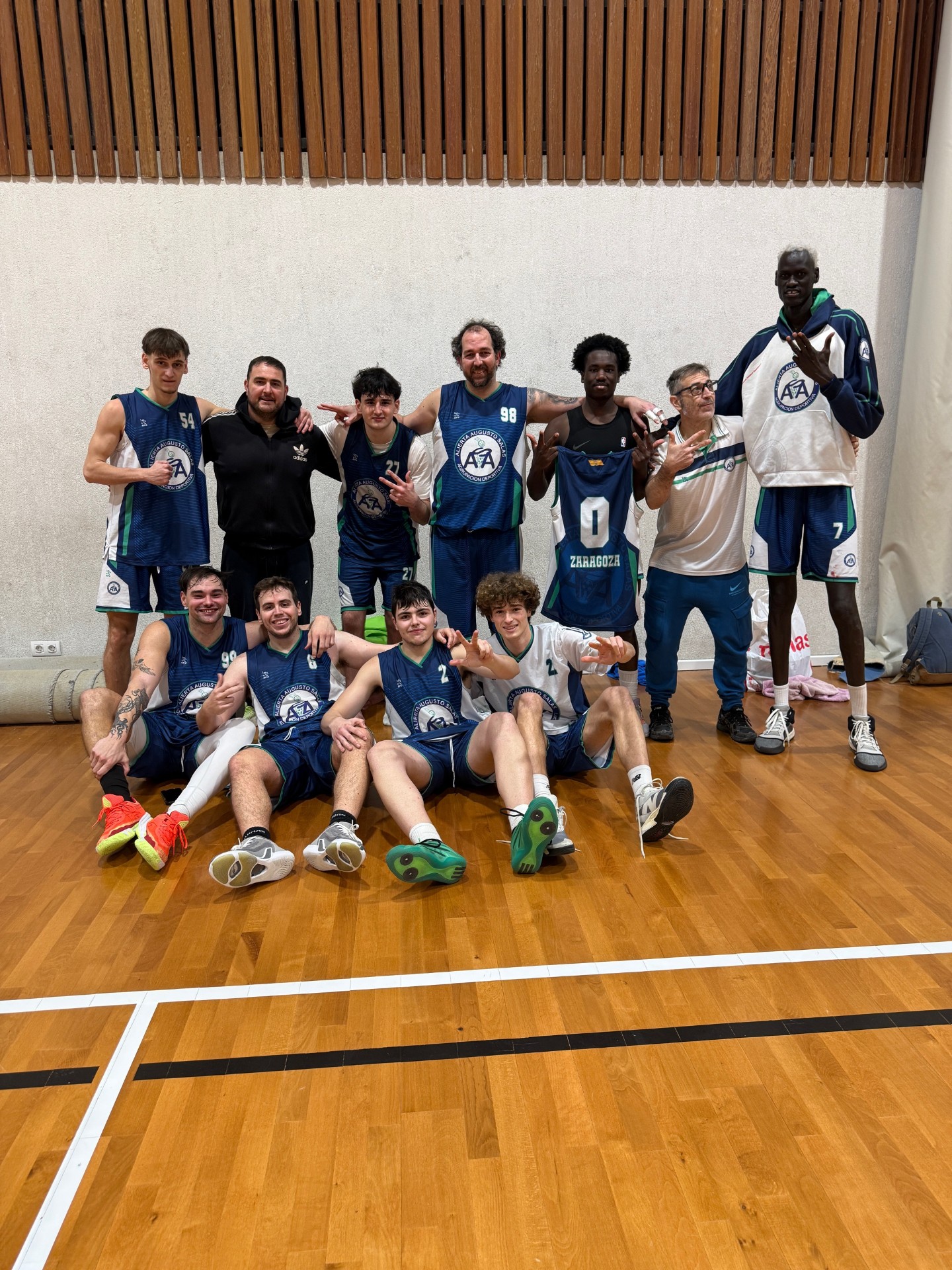 Daniel Melero y Alejandro López , lideran a su equipo a una nueva victoria .